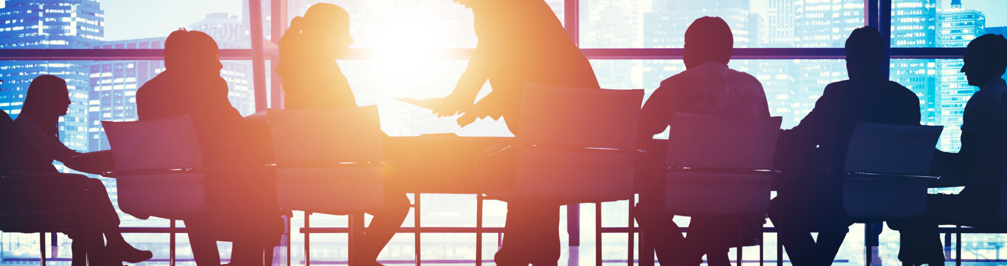 打合せ中の窓からの太陽